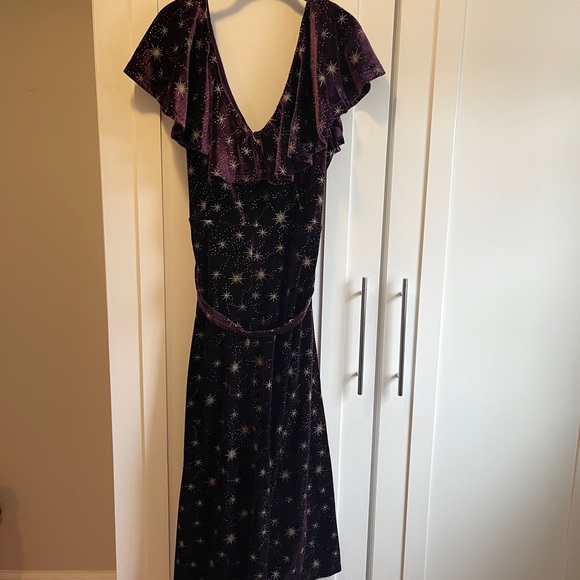 CIDER VELVET V-NECK STAR RUFFLE TIE BACK MIDI DRESS 0XL - Picture 7 of 9